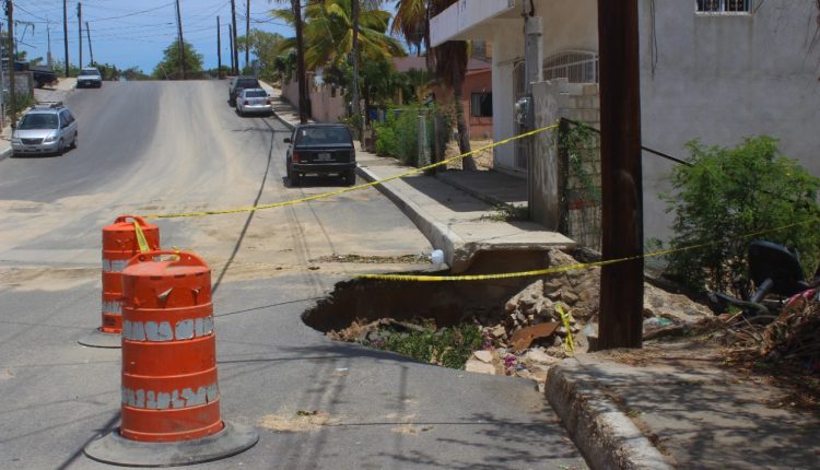 Socavón en El Rosarito