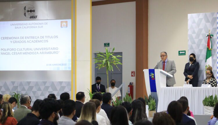 Entrega la UABCS nuevos profesionistas a la sociedad