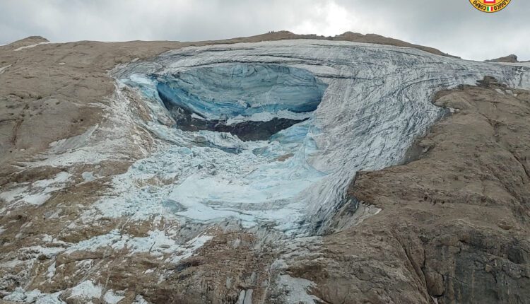 El desprendimiento del glaciar se produce un día después de que alcanzara un récord de temperaturas de seis grados. AFP