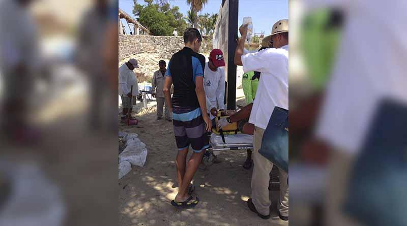 Atiende Cruz Roja a bañista que se desmayó al salir del mar en Palmilla Atiende Cruz Roja a bañista que se desmayó al salir del mar en Palmilla