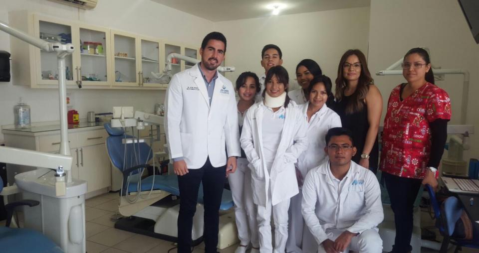 Gobierno de Los Cabos y la UDC trabajan para brindar atención dental a personas con discapacidad Gobierno de Los Cabos y la UDC trabajan para brindar atención dental a personas con discapacidad