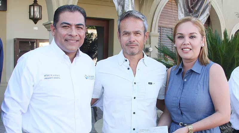 Recibe DIF Los Cabos Donativo de Open Of Surf Recibe DIF Los Cabos Donativo de Open Of Surf