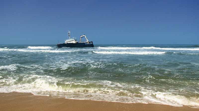 Naufragio en Canal de Sicilia habría dejado 10 mujeres muertas Naufragio en Canal de Sicilia habría dejado 10 mujeres muertas