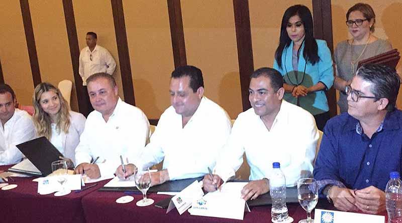 firma convenio 23 jun Firman convenio hoteles con gobiernos estatal y municipal para fomentar empleo para los locales