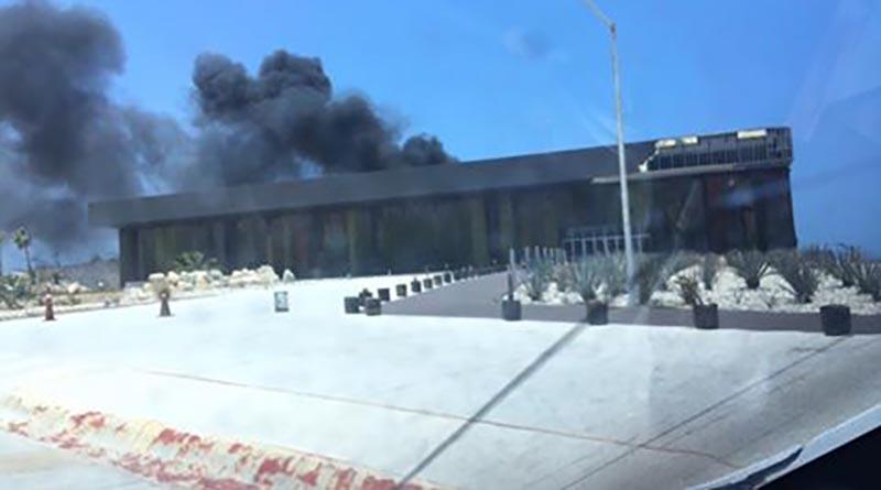 incendio centro convenciones web Arde el Centro de Convenciones de Los Cabos