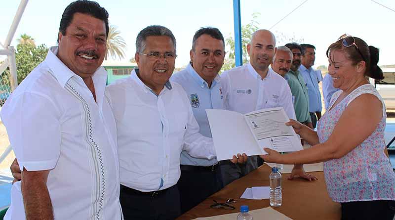 Encabeza Alcalde, Francisco Pelayo, Entrega de Certificados Para Adultos Encabeza Alcalde, Francisco Pelayo, Entrega de Certificados Para Adultos
