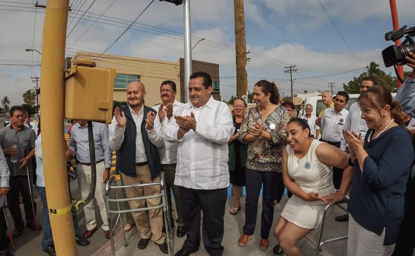 semaforo Tenemos que brindar los mismos derechos y privilegios a las personas con discapacidad: Armando Martínez Vega.