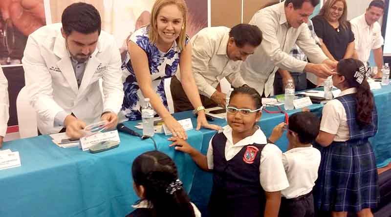 ver bien Entregan lentes a 5 mil niños de Los Cabos para que mejoren su aprendizaje