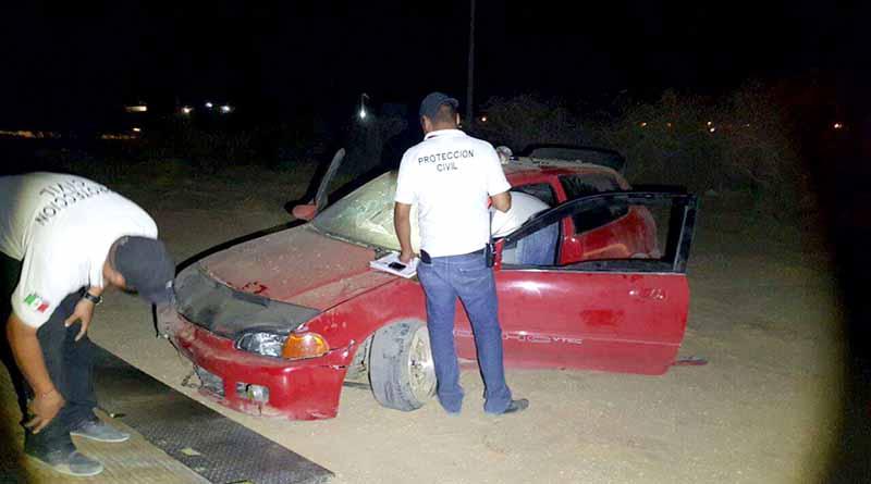 volcadura 7 jun Vuelcan en “vólido” y dejan el carro abandonado en Santa Anita