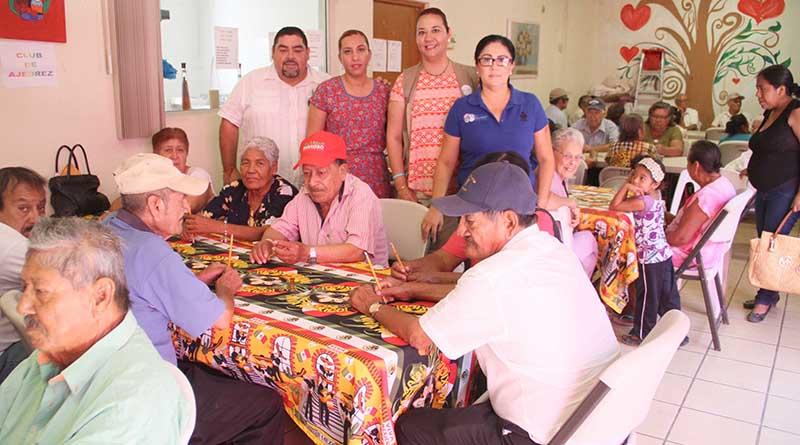 41 Adultos Mayores realizaron examen para recibir certificado de estudios 41 Adultos Mayores realizaron examen para recibir certificado de estudios