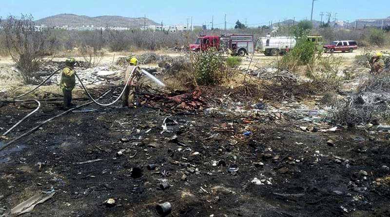 Moviliza a bomberos incendio en las inmediaciones al aeropuerto de SJC Moviliza a bomberos incendio en las inmediaciones al aeropuerto de SJC