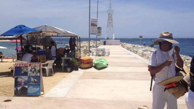 Pese a ser retirados por API, prestadores de servicios siguen invadiendo andador de la Marina Pese a ser retirados por API, prestadores de servicios siguen invadiendo andador de la Marina