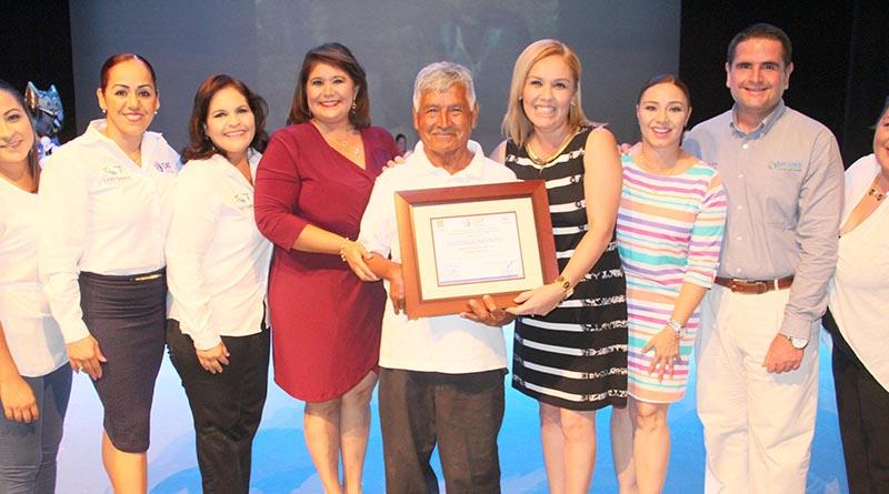 Reconoce DIF Los Cabos 22 Años de Servicio a Arcadio Olache Barrera “Cayito” Reconoce DIF Los Cabos 22 Años de Servicio a Arcadio Olache Barrera “Cayito”