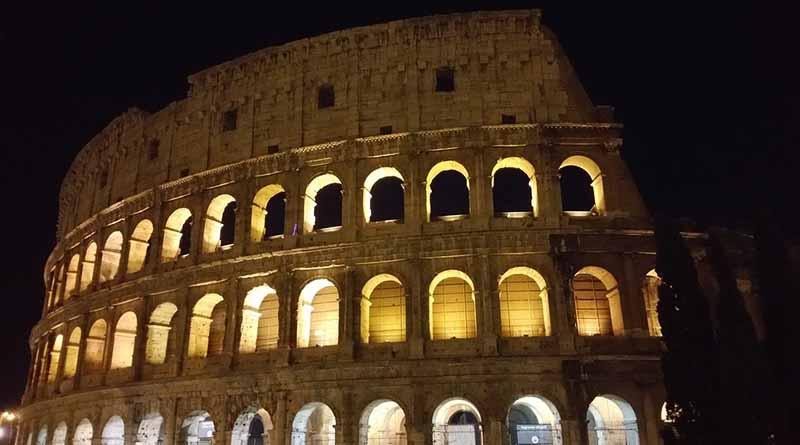 Resplandece de nuevo la fachada del Coliseo de Roma Resplandece de nuevo la fachada del Coliseo de Roma