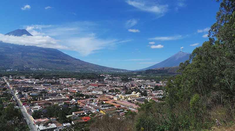 Guatemala, en alerta por erupción de volcán y lluvias Guatemala, en alerta por erupción de volcán y lluvias