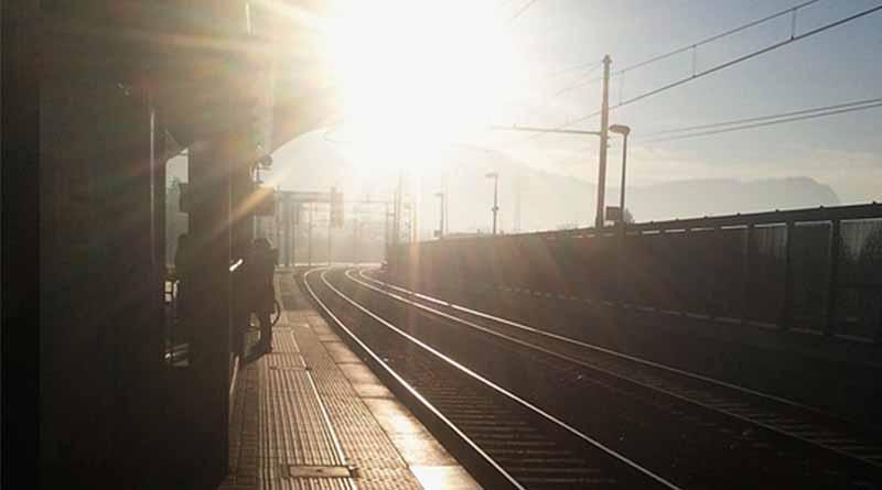 Mueren al menos 11 personas en choque de trenes en el sur de Italia Mueren al menos 11 personas en choque de trenes en el sur de Italia