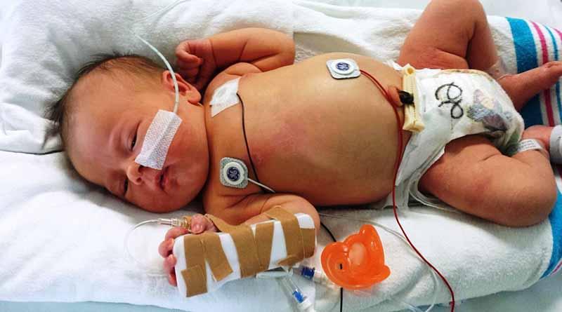 El Papa visita hospital y pide no abandonar a los niños enfermos El Papa visita hospital y pide no abandonar a los niños enfermos