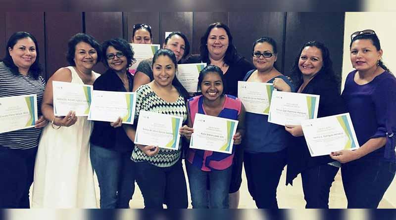 Madres de niños con discapacidad aprenden a elaborar piezas de joyería Madres de niños con discapacidad aprenden a elaborar piezas de joyería