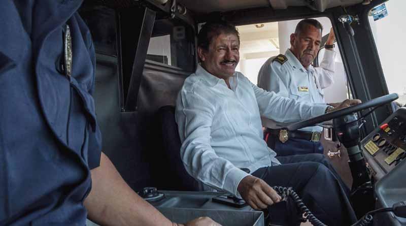 Mi reconocimiento al Cuerpo de Bomberos que día a día arriesgan su vida por salvaguardar la integridad de los paceños y paceñas: Armando Martínez Vega Mi reconocimiento al Cuerpo de Bomberos que día a día arriesgan su vida por salvaguardar la integridad de los paceños y paceñas: Armando Martínez Vega