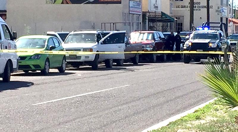 ejecutado 26 ago web Rafaguean vehículo y matan a un hombre frente al Cereso de La Paz