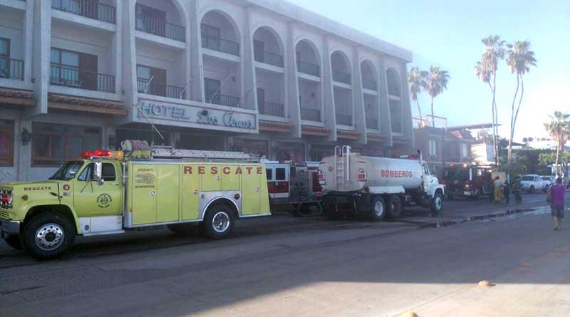 incendio los arcos 7 web Arde hotel Los Arcos en La Paz, bomberos sufren por falta de equipo