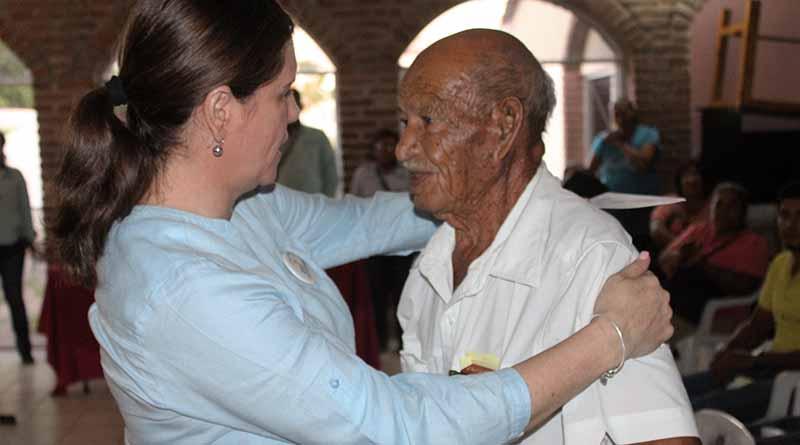 Entregan Pensiones Humanitarias a 40 Personas de Comondú Entregan Pensiones Humanitarias a 40 Personas de Comondú