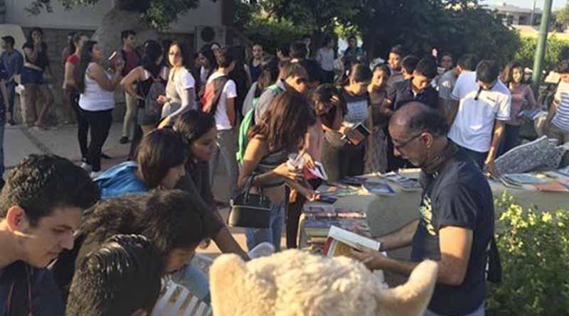 Se llena plaza Amelia Wilkes de jóvenes lectores Se llena plaza Amelia Wilkes de jóvenes lectores