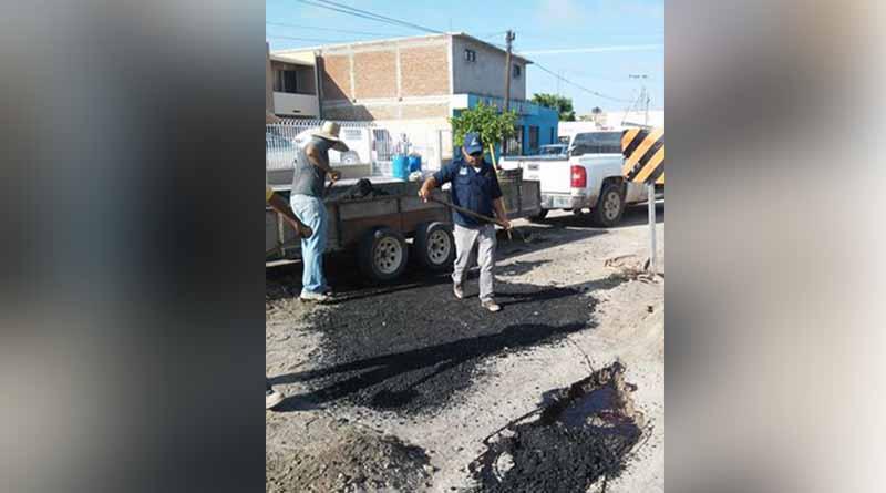 Inicia el Ayuntamiento de Comondú Programa Emergente de Bacheo Inicia el Ayuntamiento de Comondú Programa Emergente de Bacheo