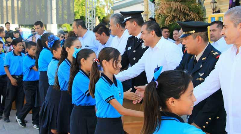 Incentiva Alcalde de Los Cabos a alumnos ganadores de concurso de poesía patria Incentiva Alcalde de Los Cabos a alumnos ganadores de concurso de poesía patria