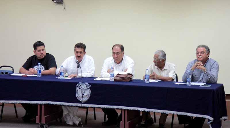 Presentan en Escuela Normal el libro ¡Que van a cerrar las minas! Presentan en Escuela Normal el libro ¡Que van a cerrar las minas!