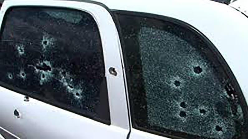 carro baleado 21 sep web Localizan en las inmediaciones de la Candelaria vehículos con impactos de bala y sangre
