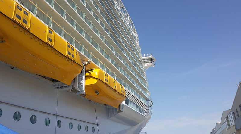 Accidente en crucero más grande del mundo causa un muerto Accidente en crucero más grande del mundo causa un muerto
