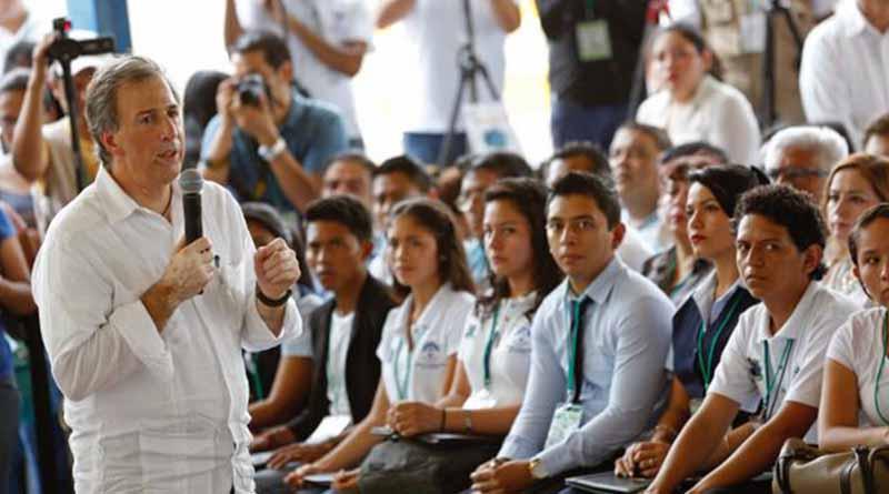 Sedesol afilió al IMSS a 6.6 millones de estudiantes de prepas y universidades públicas de todo el país Sedesol afilió al IMSS a 6.6 millones de estudiantes de prepas y universidades públicas de todo el país