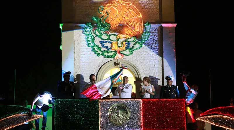 Arturo De la Rosa da grito de Independencia ante miles de ciudadanos cabeños Arturo De la Rosa da grito de Independencia ante miles de ciudadanos cabeños