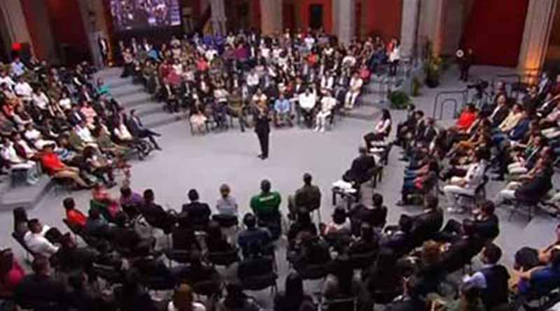 residencia destaca diversidad en jóvenes presentes en encuentro con Peña Nieto Presidencia destaca diversidad en jóvenes presentes en encuentro con Peña Nieto