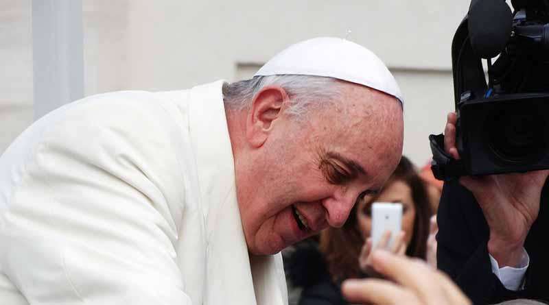 El Papa advierte sobre “encantadores mentirosos” y obispos “a la moda” El Papa advierte sobre “encantadores mentirosos” y obispos “a la moda”
