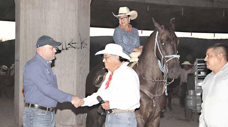El Director de Desarrollo Social dio el banderazo de salida de la XII Cabalgata de Nuestra Señora del Pilar El Director de Desarrollo Social dio el banderazo de salida de la XII Cabalgata de Nuestra Señora del Pilar