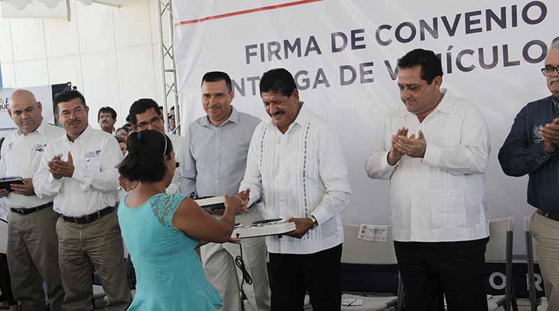 Hay voluntad del Gobierno Estatal y Municipal en gestionar apoyos parar las familias paceñas: Armando Martínez Vega Hay voluntad del Gobierno Estatal y Municipal en gestionar apoyos parar las familias paceñas: Armando Martínez Vega