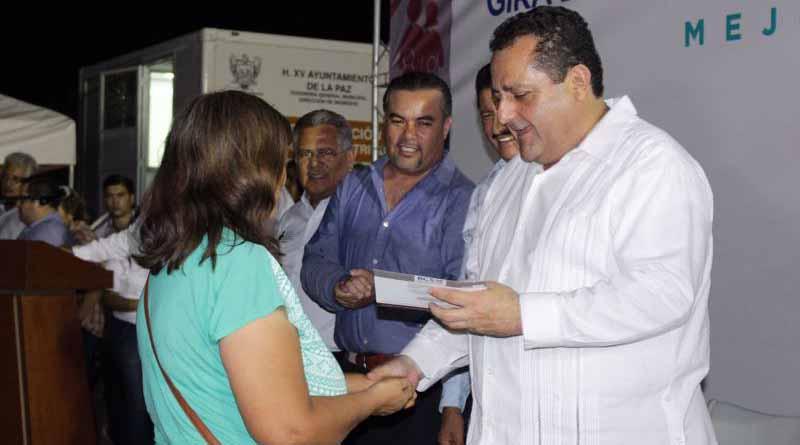 Beneficia SEDESO a 11 colonias populares con programa de piso firme Beneficia SEDESO a 11 colonias populares con programa de piso firme