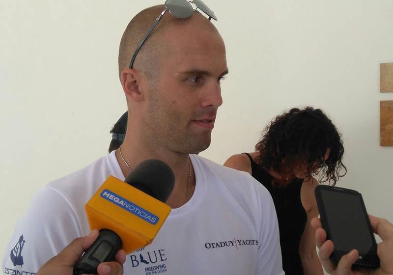 apneistaalexey Buzo ruso busca bajar 128 metros en Copa Mundial “Big Blue” La Paz