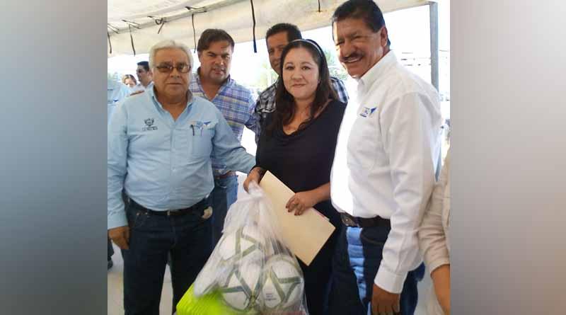 “Dota IMD de material deportivo a las comunidades”: Vargas Portillo “Dota IMD de material deportivo a las comunidades”: Vargas Portillo