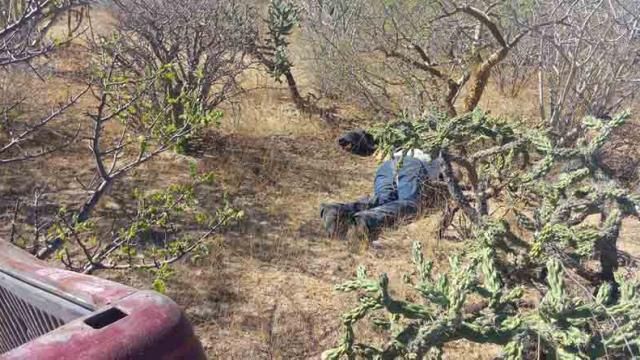 accidentelapazinsurgentes Perdió la vida al volcar su camioneta en carretera La Paz-Cd. Insurgentes