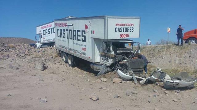 camioncastores Pierde el control y se sale de la carretera camión de Castores en carretera La Paz-Pichilingue