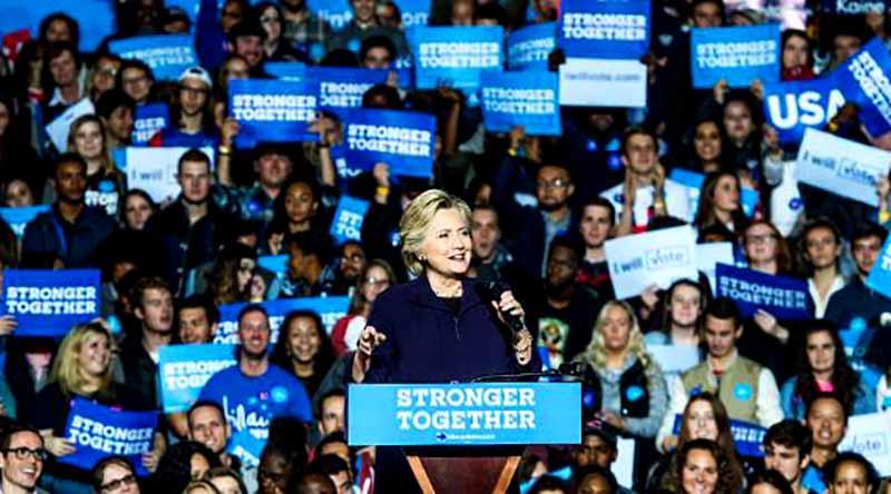 hillary noche web Estimación da ventaja a Clinton en votos tempranos en siete estados clave