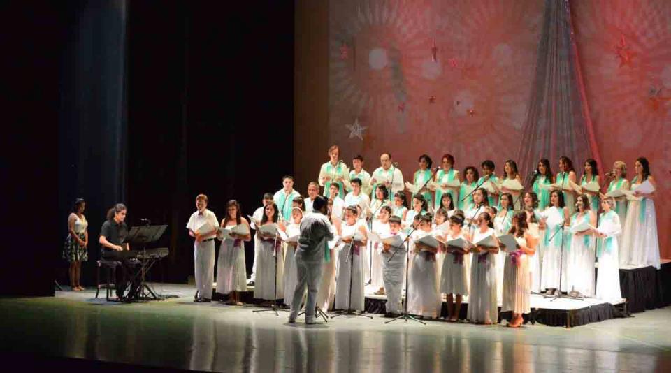CONCIERTO NAVIDEÑO CORO POLIFÓNICO Ofreció Coro Polifónico de Los Cabos su concierto navideño