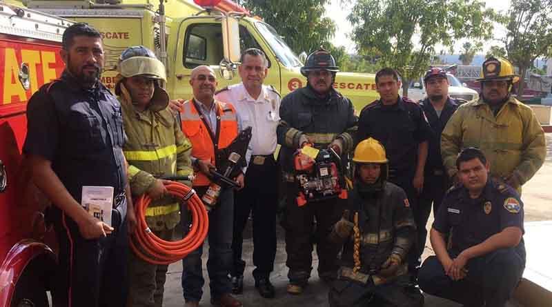 ENTREGAN Entregan equipo de trabajo a Bomberos de La Paz