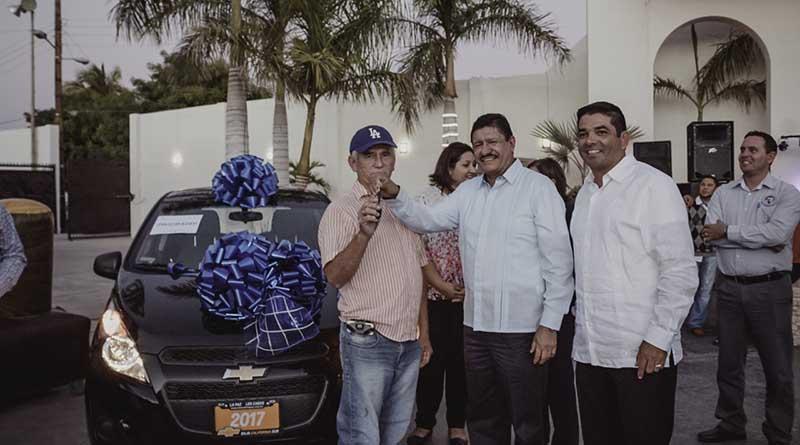 alcaldeposada Convive Alcalde de La Paz con empleados del Ayuntamiento