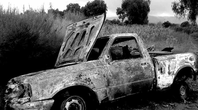 camioneta calcinada 12 dic Mueren calcinados dos por choque contra tráiler en Mulegé