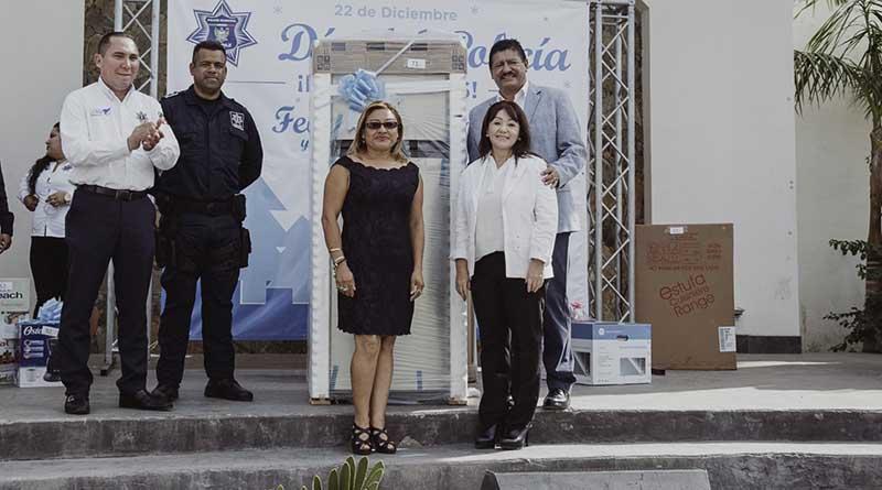diadelpolicia Convive Alcalde de La Paz con policías en su día