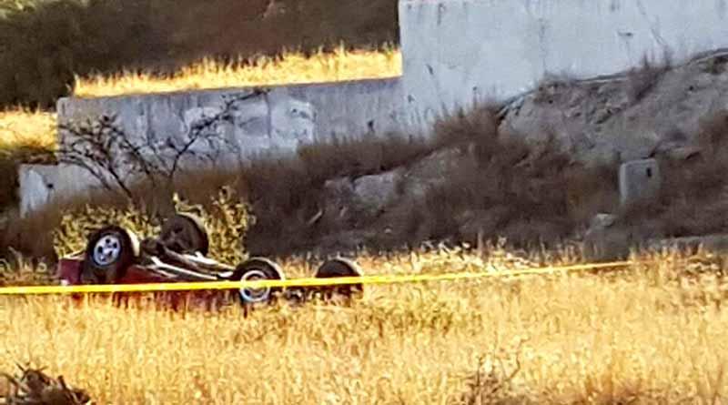 volcadura muerto 17 dic Vuelca camioneta en Cerro Colorado, conductor sale volando y muere
